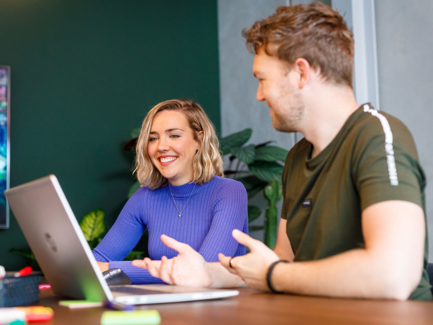 Elke en Niels bespreken strategie